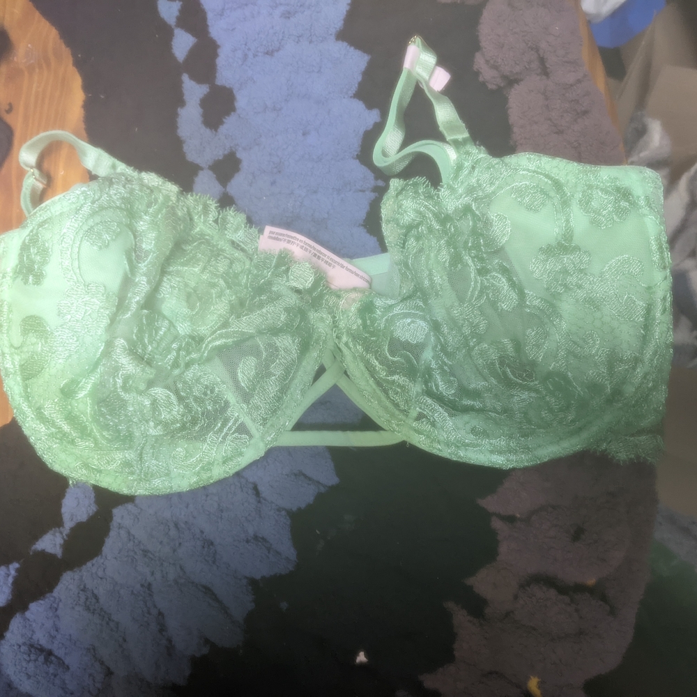 Lace Underwire Bra in Green